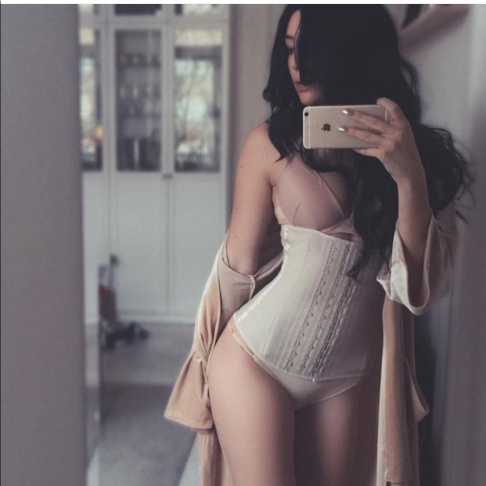 Waist Trainer